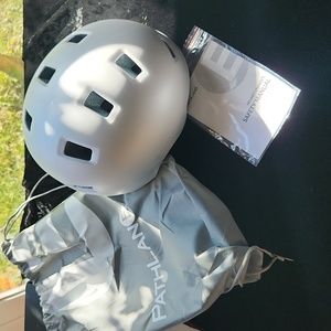 Pathlane Skater helmet ☆ Brand New ☆ White ☆ Large ☆ Carry Bag included